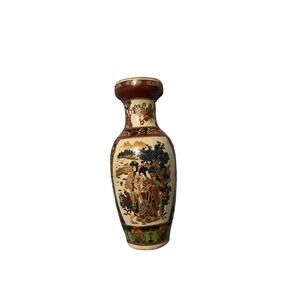 Beautiful Antique Hand Painted Chinese Vase 8”